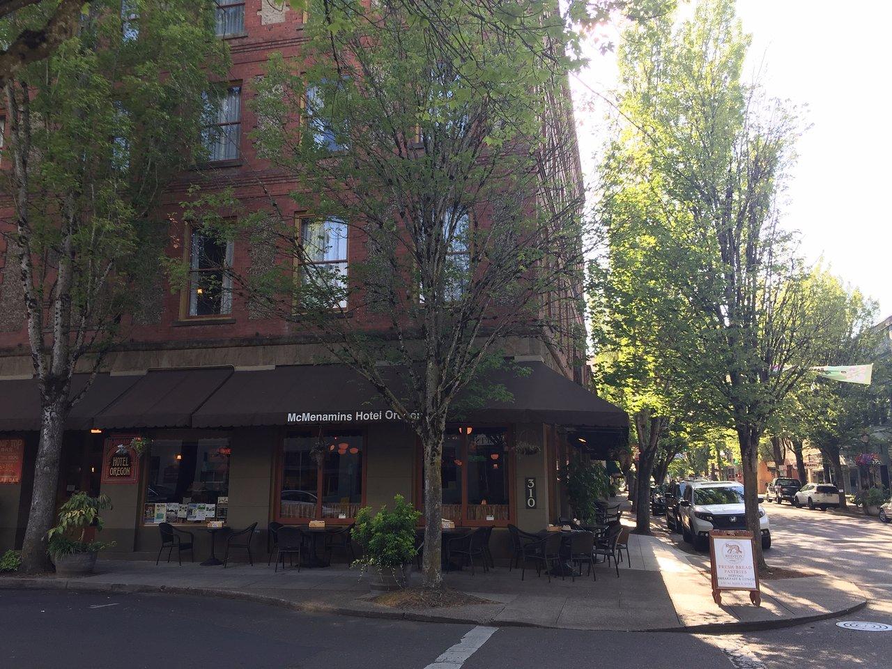 Mcmenamins Hotel Oregon McMinnville Exterior photo