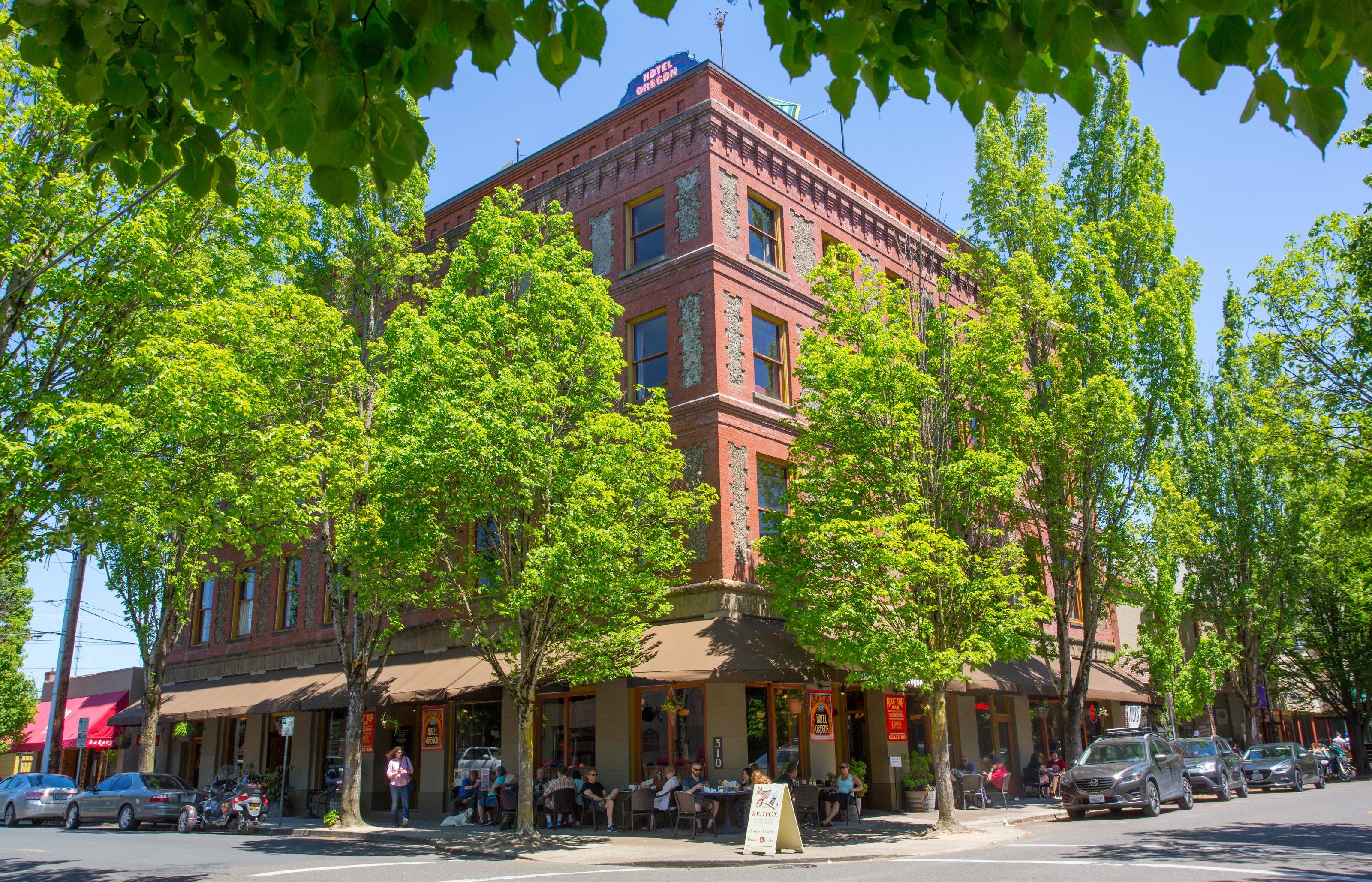 Mcmenamins Hotel Oregon McMinnville Exterior photo