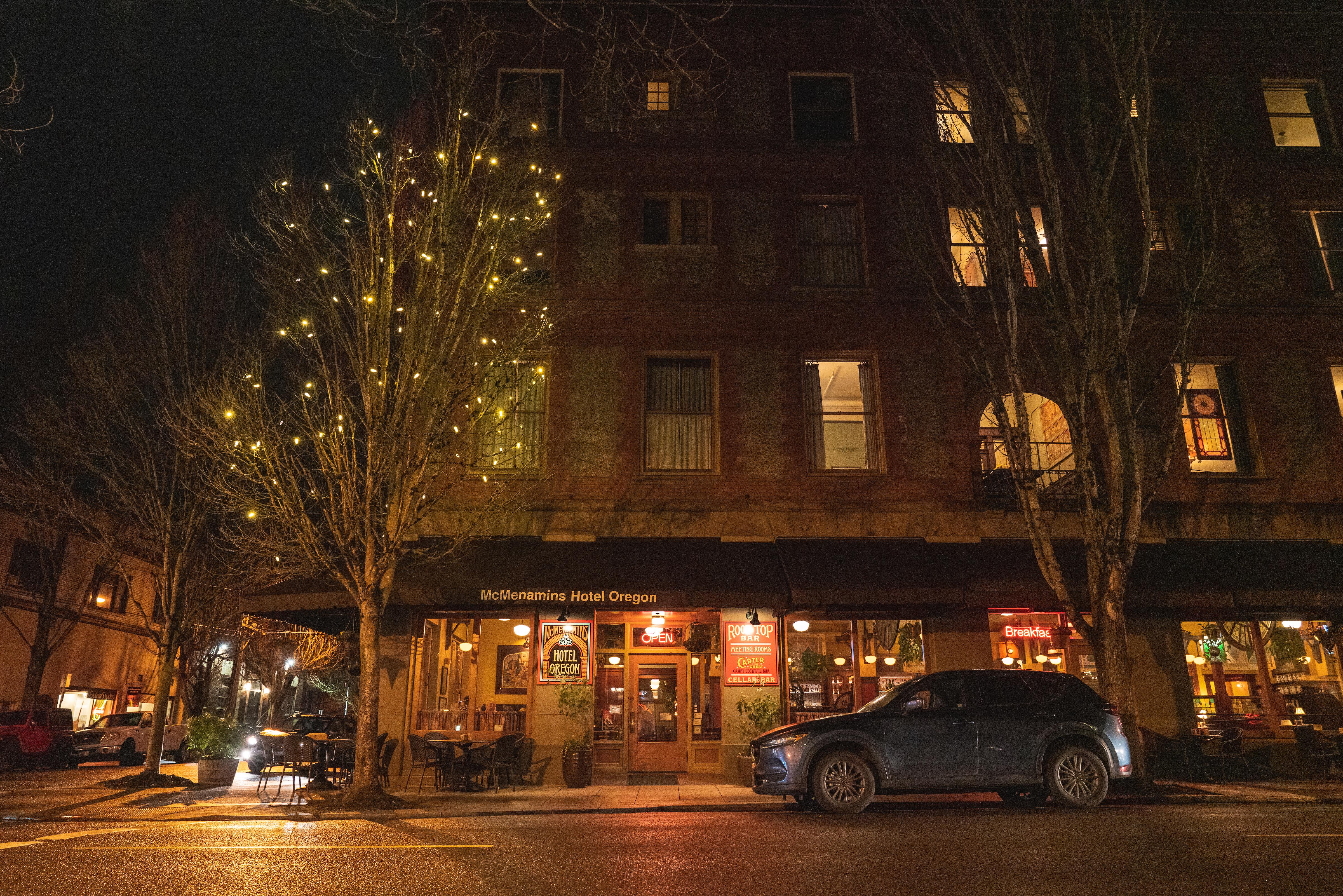 Mcmenamins Hotel Oregon McMinnville Exterior photo