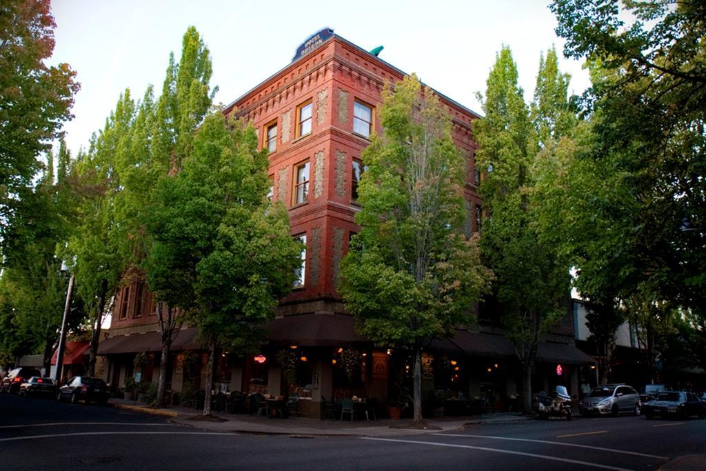 Mcmenamins Hotel Oregon McMinnville Exterior photo